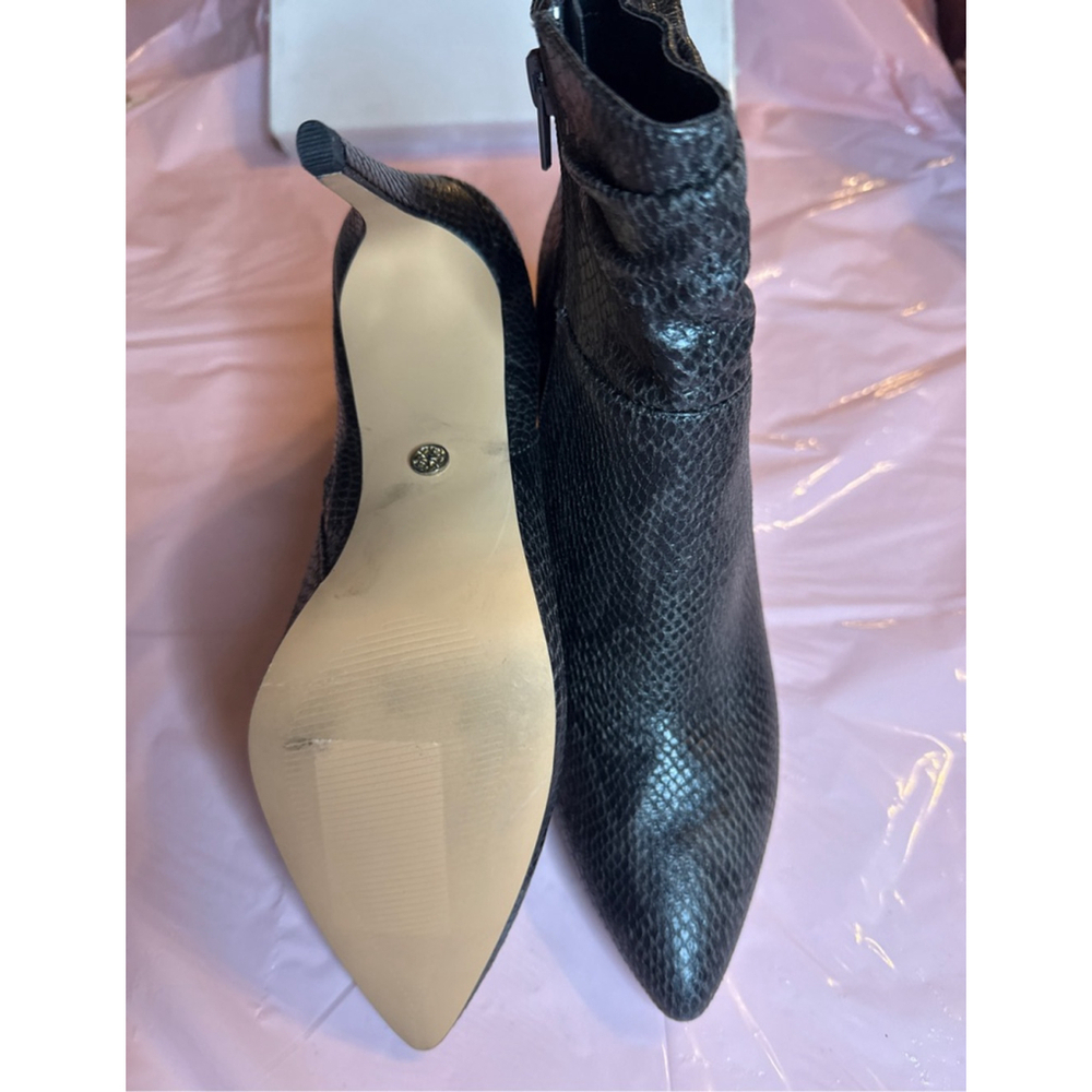 Women's XOXO Charcoal Snakeskin Pointed Toe Ankle Boots Booties - Picture 2 of 3